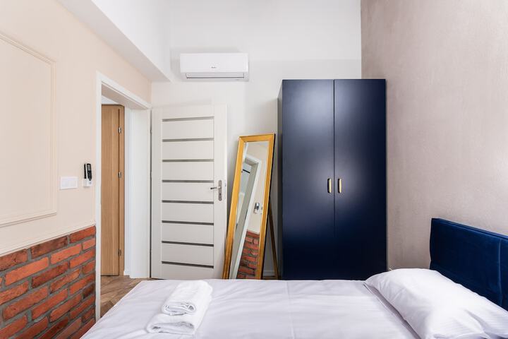 Room 6 of 111