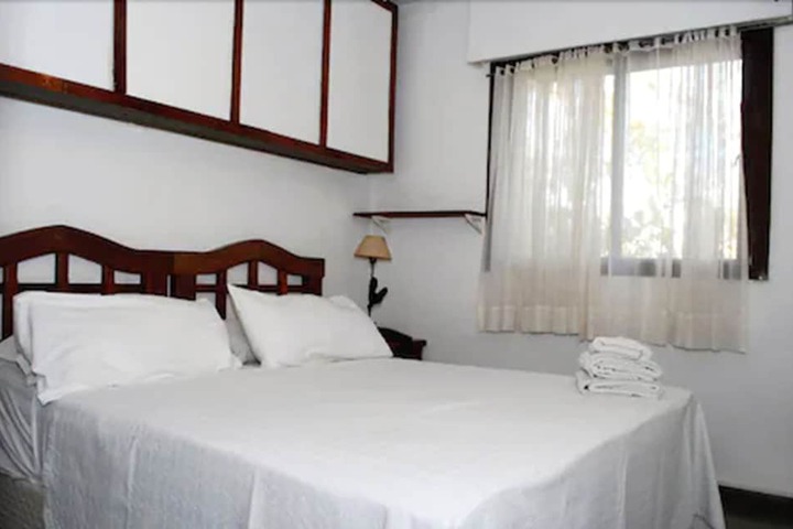 Room 2 of 10