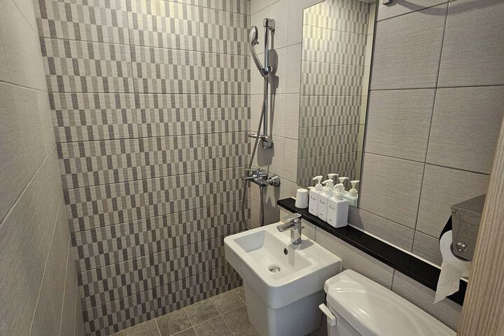 Room 3 of 10