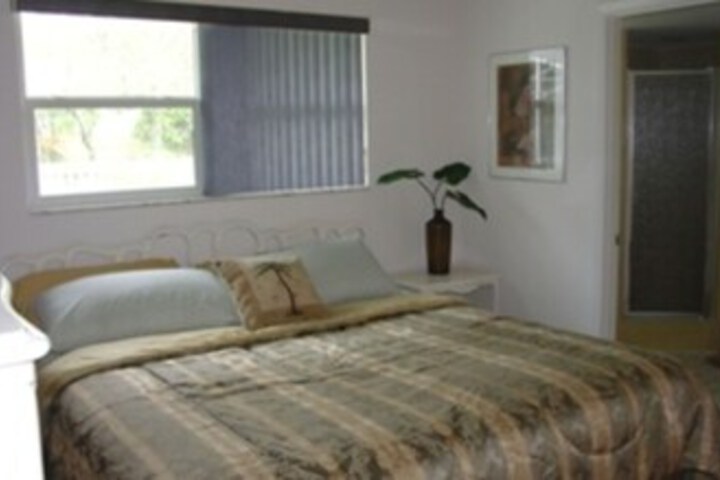 Room 9 of 13