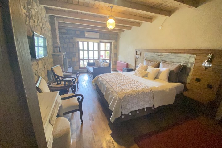 Room 17 of 49