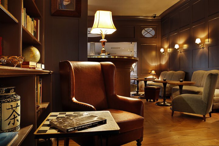 Lounge 49 of 71