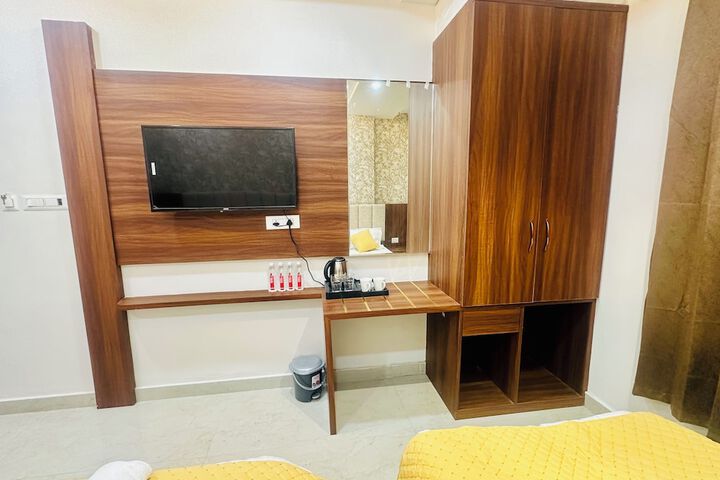 Room 8 of 74