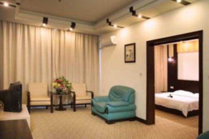 Room 10 of 24