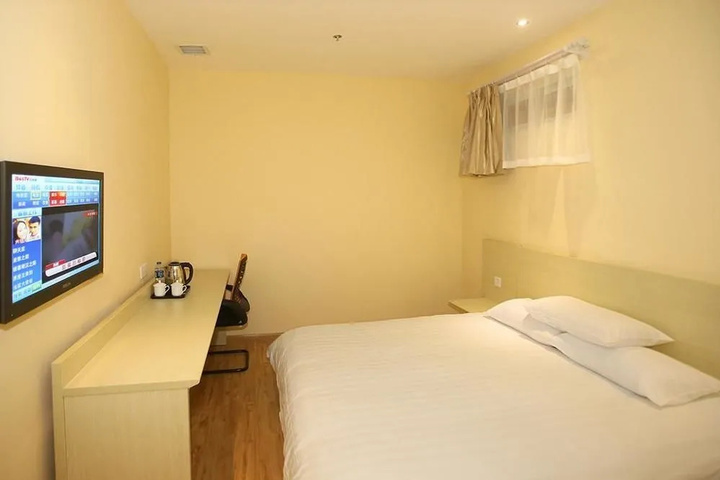 Room 5 of 8