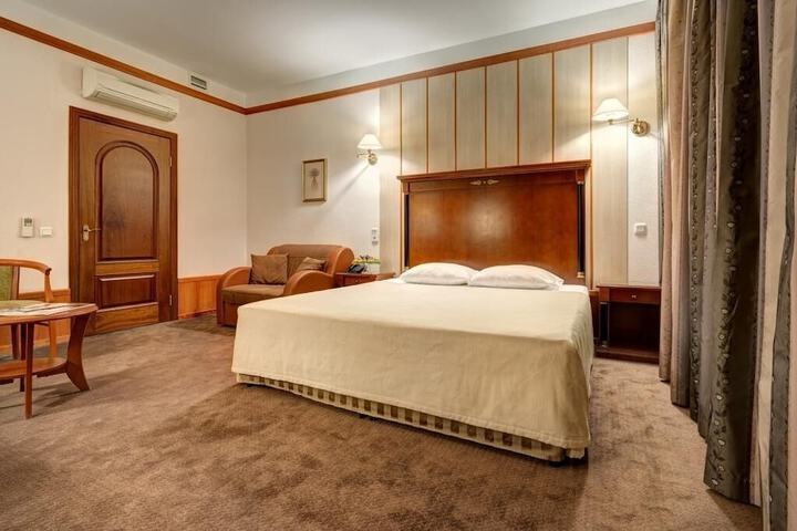 Room 16 of 39