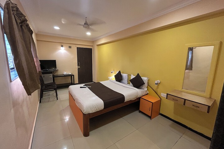 Room 32 of 53