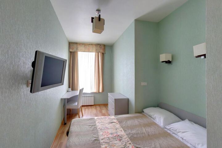 Room 28 of 53