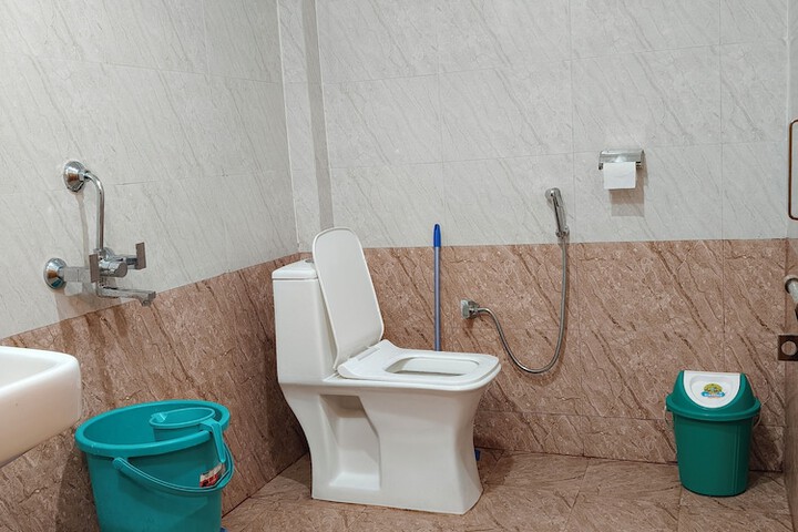 Room 4 of 15