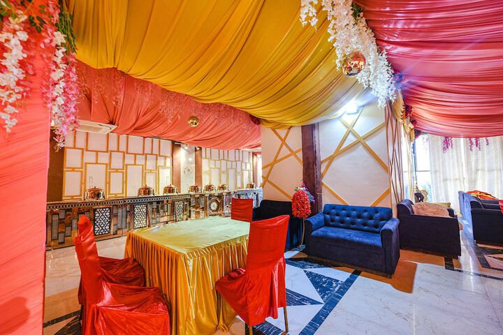 Ballroom/Hall 29 of 30