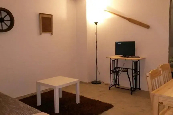 Room 8 of 16
