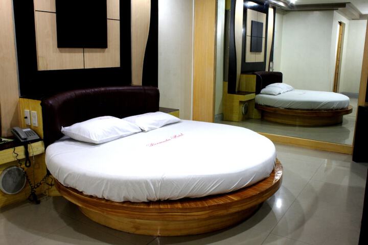Room 9 of 21