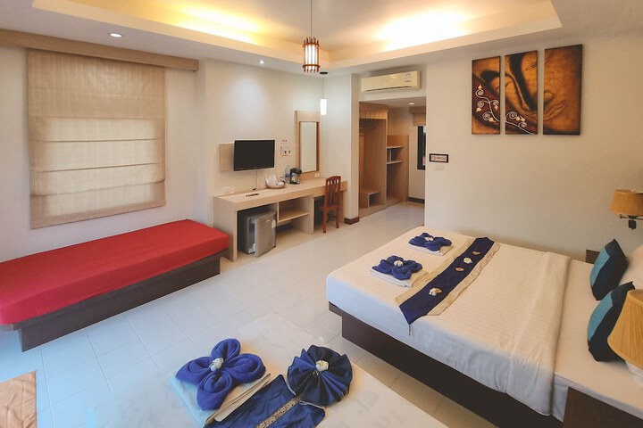 Room 34 of 142