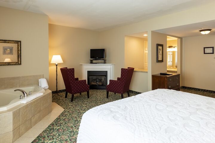 Room 6 of 18