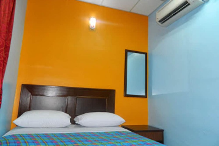 Room 9 of 28