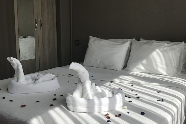 Room 12 of 76