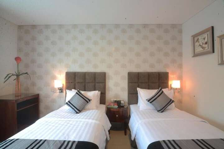 Room 6 of 25