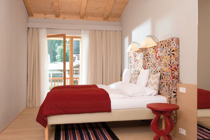 Room 2 of 27