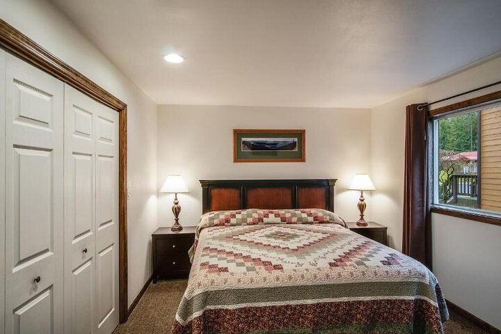 Room 3 of 77