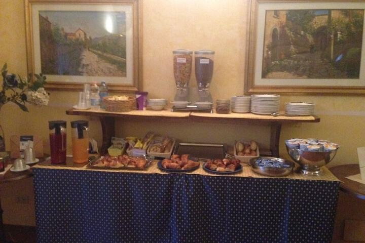 Breakfast/Coffee Service 87 of 142