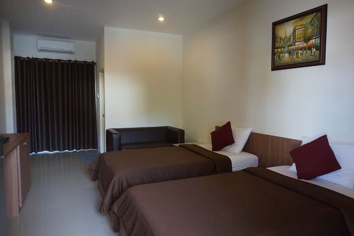 Room 12 of 33