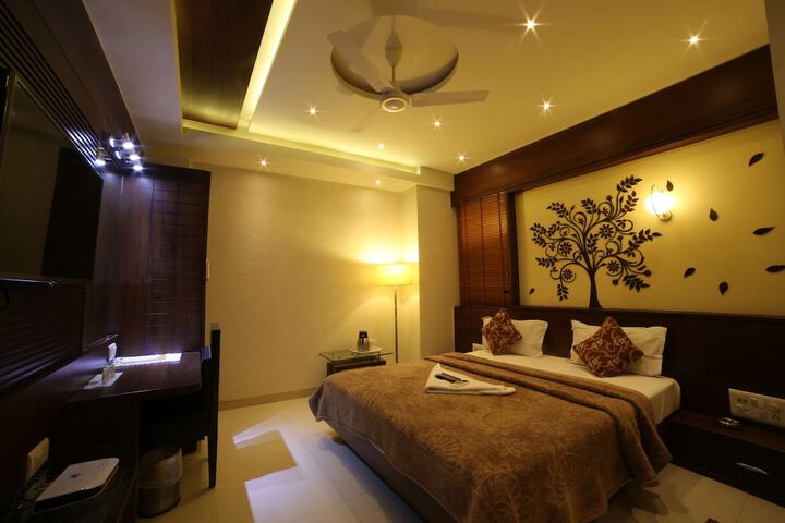 Room 6 of 32