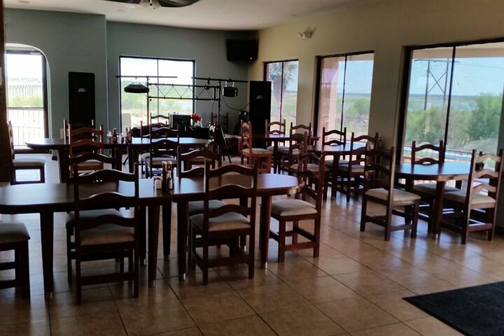 Dining 45 of 47