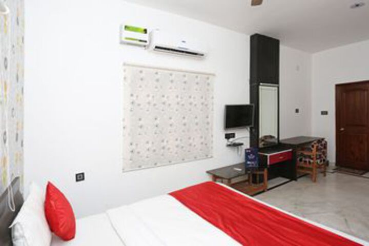 Room 13 of 26