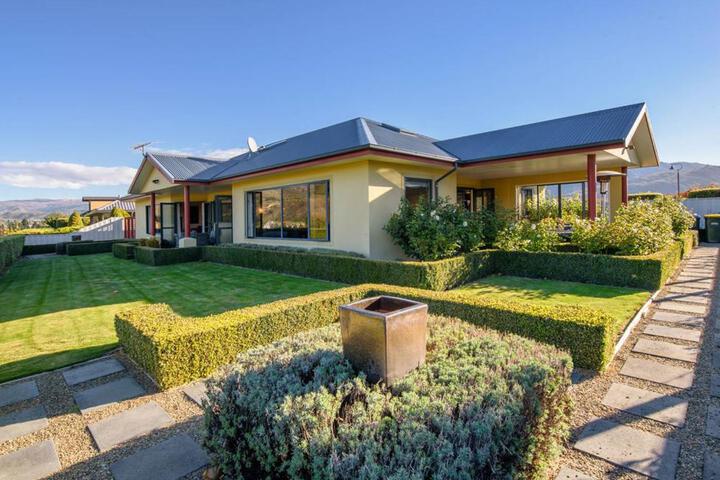 Kawarau Bay View - Cromwell Holiday Home