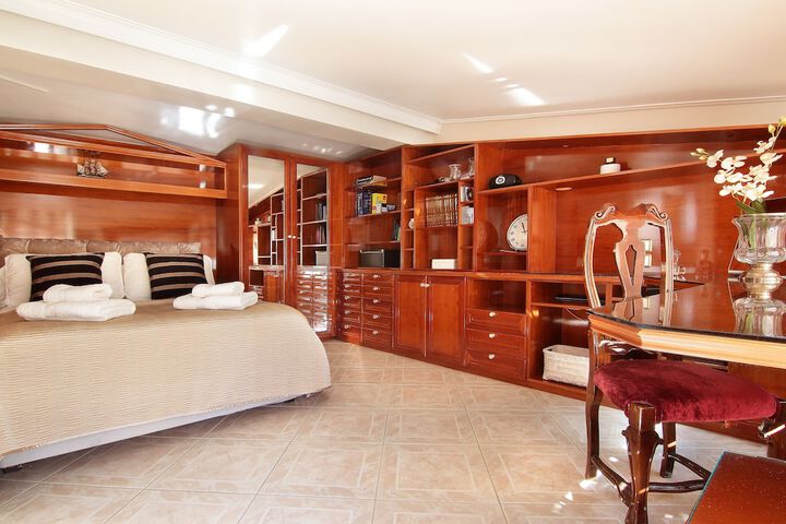 Room 32 of 81