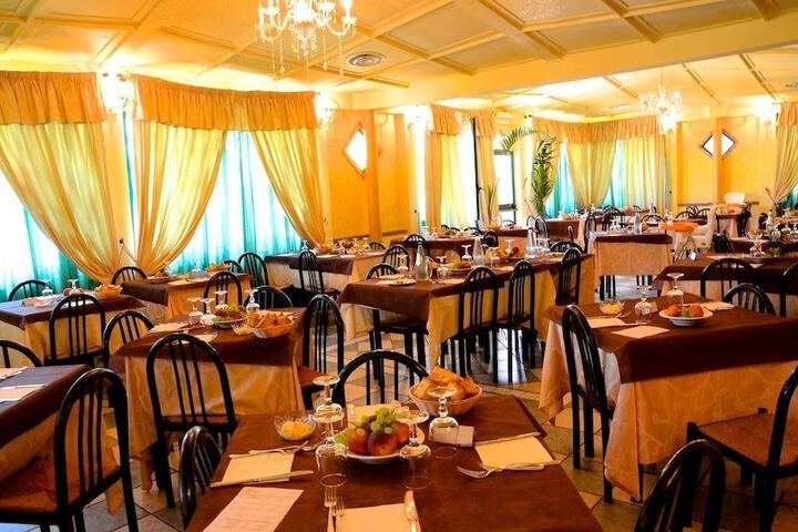 Dining Photos