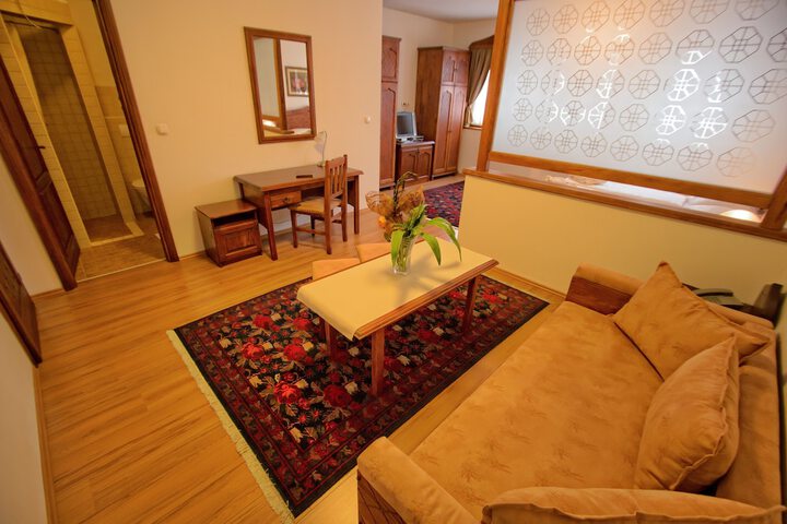 Room 17 of 29