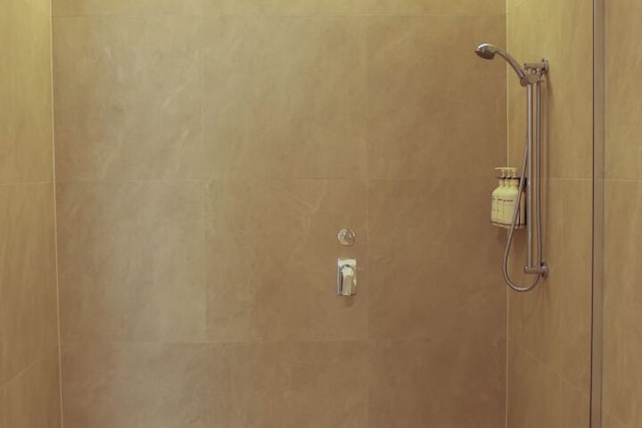 Room 28 of 38