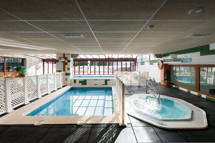 Pools & Facilities