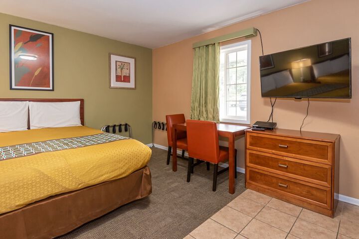 Room 10 of 16