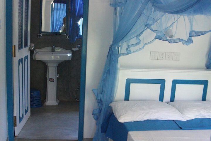 Room 8 of 32