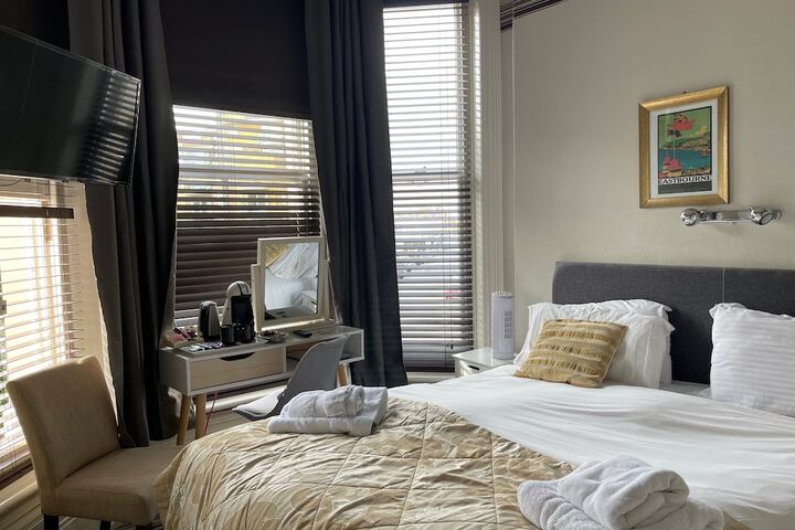 Room 12 of 74