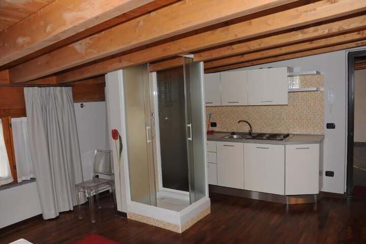 Room 11 of 20