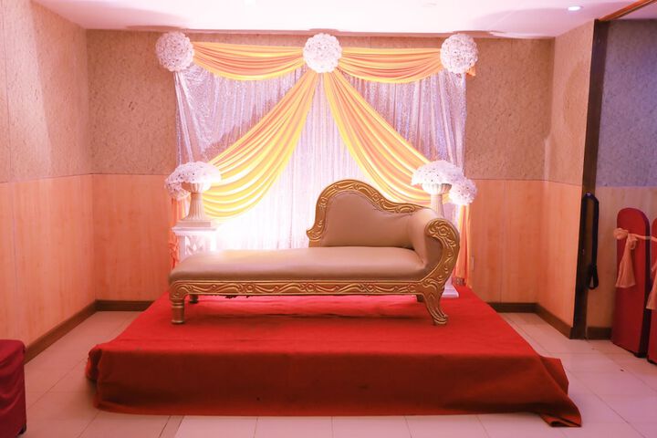 Ballroom/Hall 35 of 38