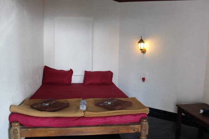 Room 2 of 32