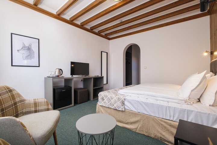 Room 3 of 12