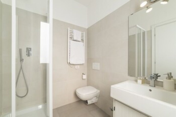 Room 4 of 37