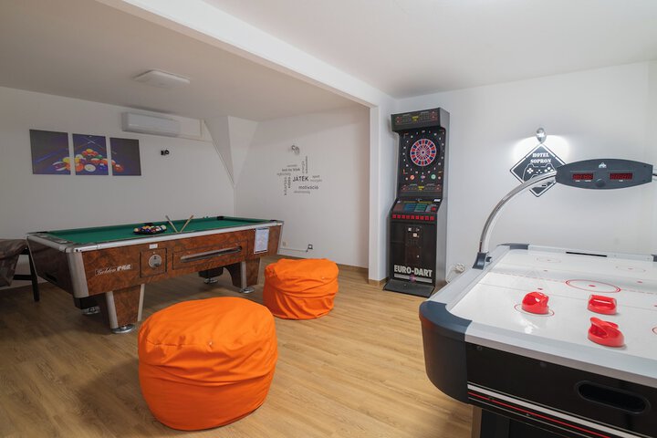 Room 33 of 54