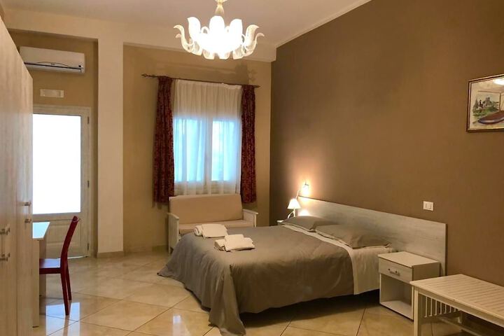 Room 3 of 23
