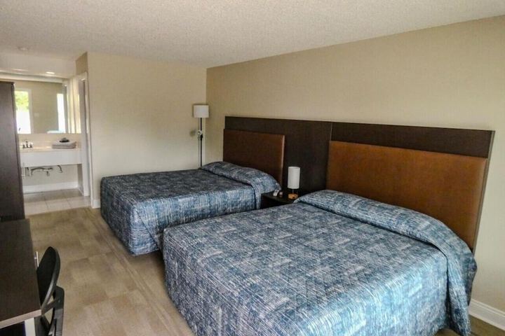 Room 2 of 10