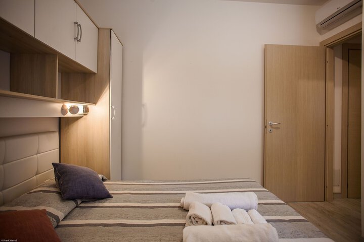 Room 10 of 48