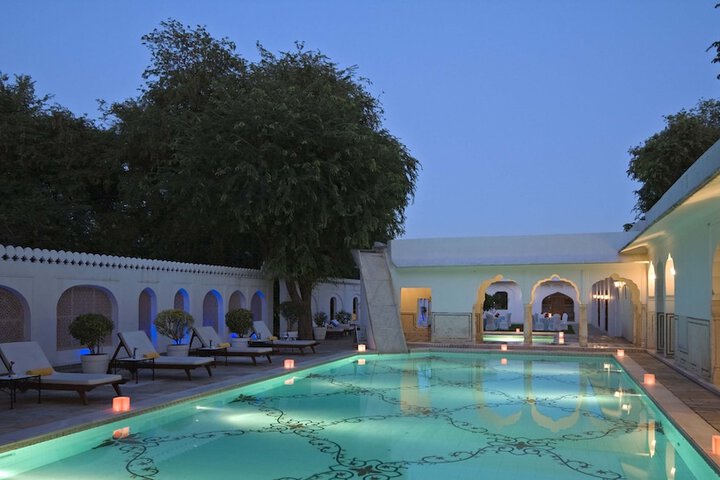 Hotel with Pool