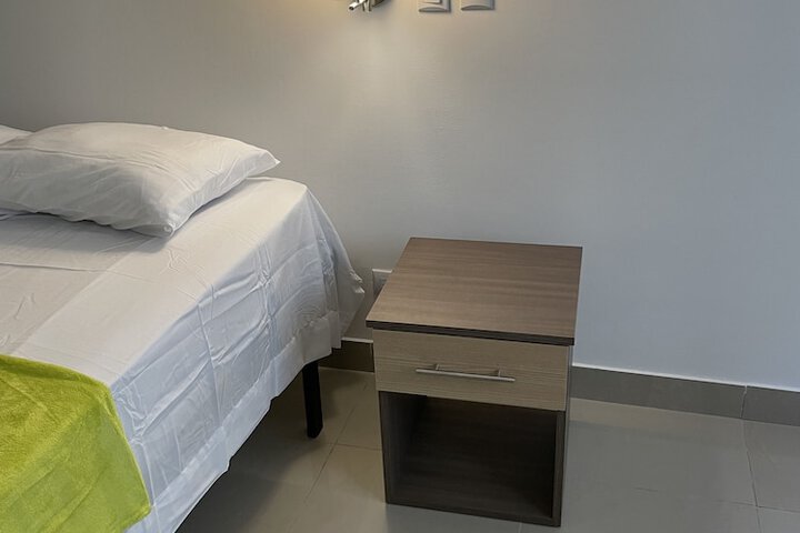 Room 4 of 17