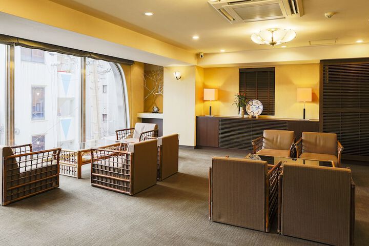 Entrance & Lobby