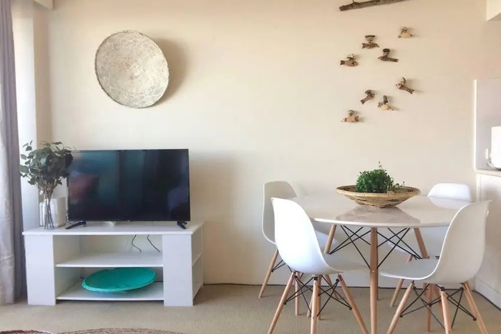 1 Bedroom Surfer’s View with Parking in Manly